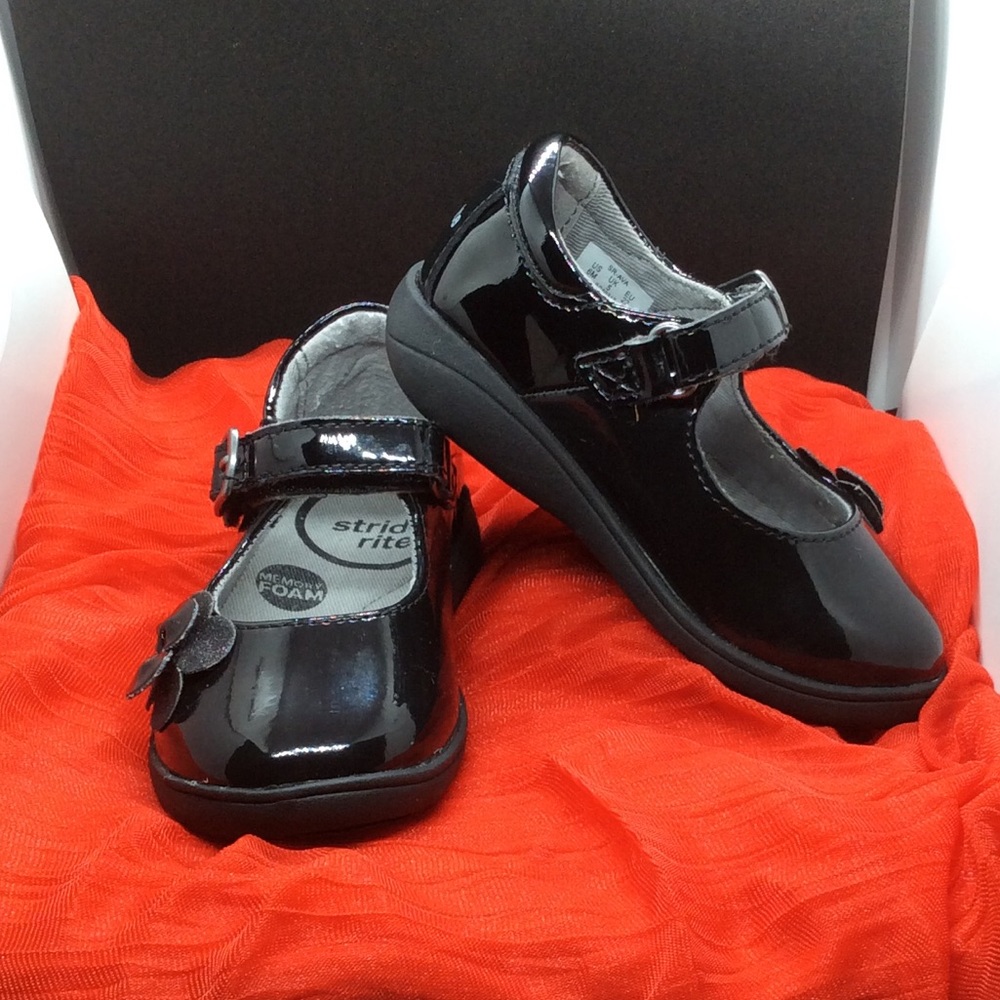 NWOT GIRLS PATENT LEATHER SHOES